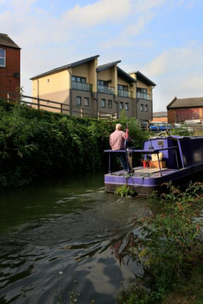 Canal View Apartment, Bletchley